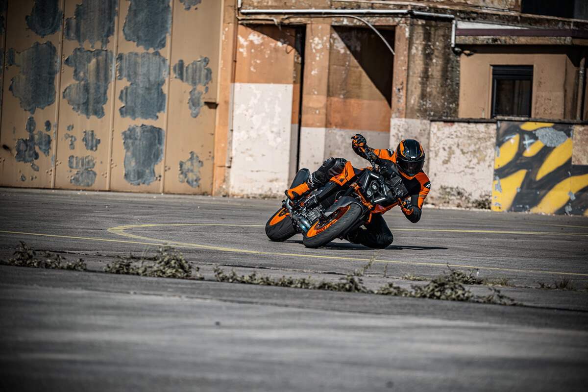 THE 2024 KTM 990 DUKE HITS THE BULLSEYE