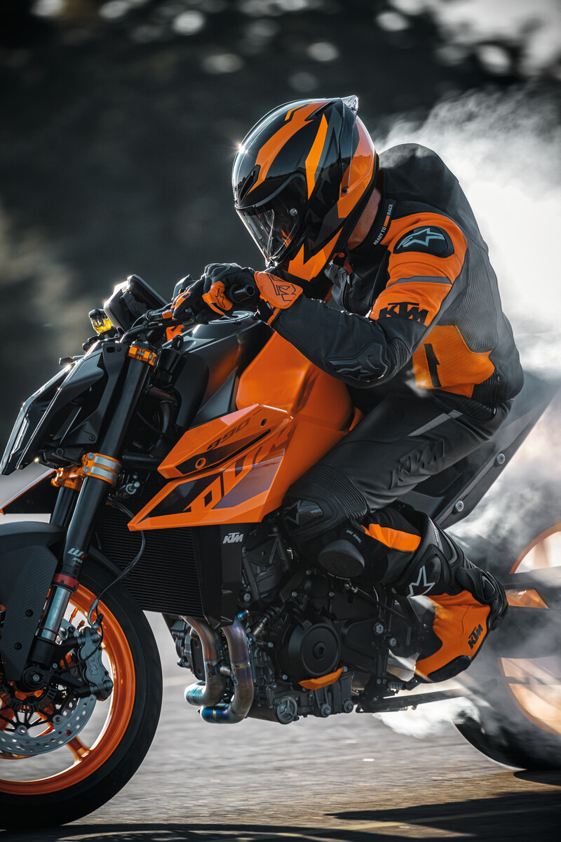 THE 2024 KTM 990 DUKE HITS THE BULLSEYE