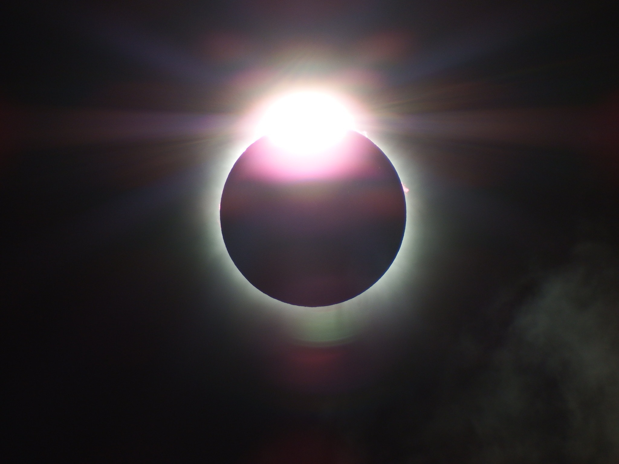 Spectacular photo of the total eclipse