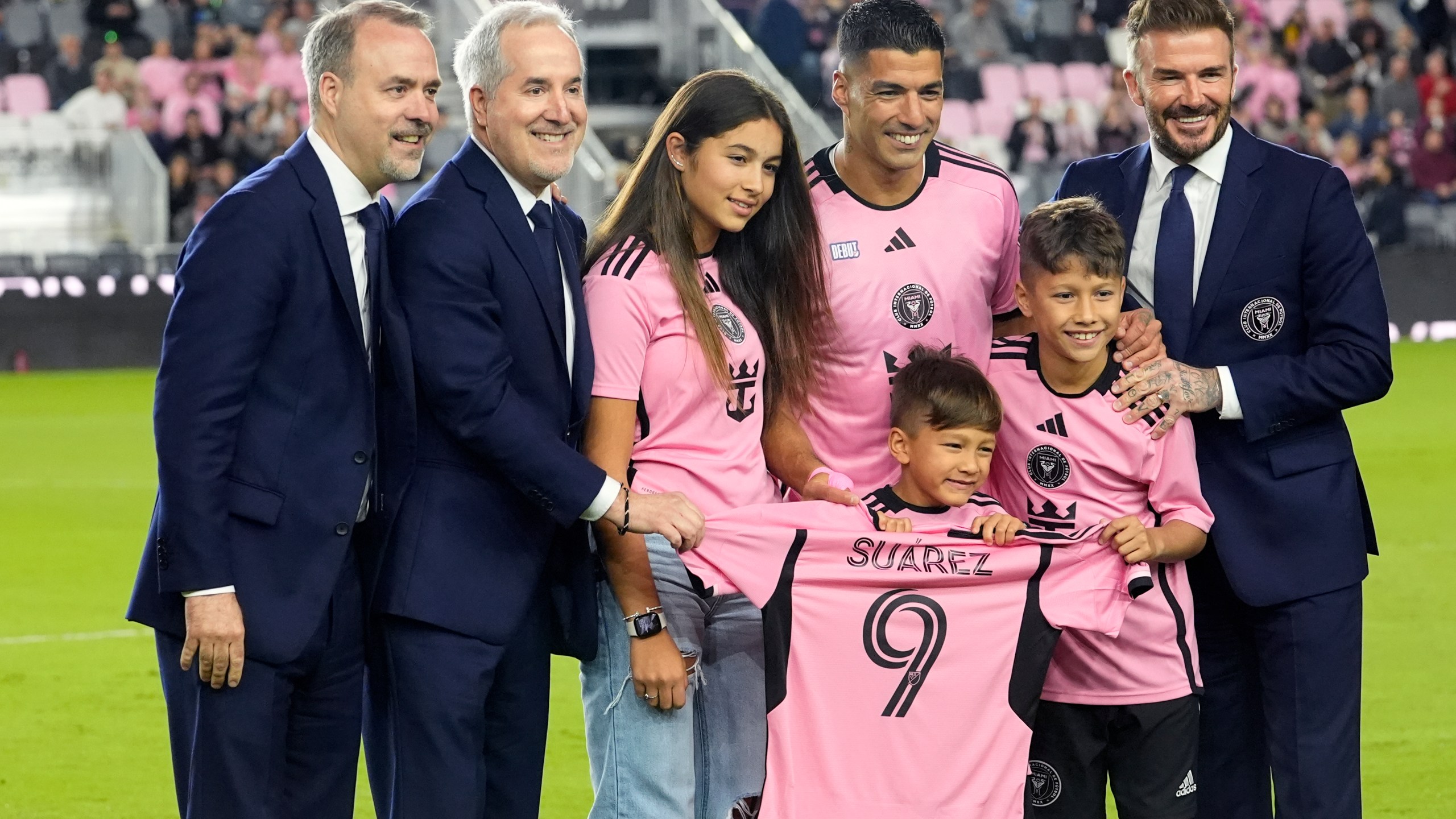 Lionel Messi gets an assist, Inter