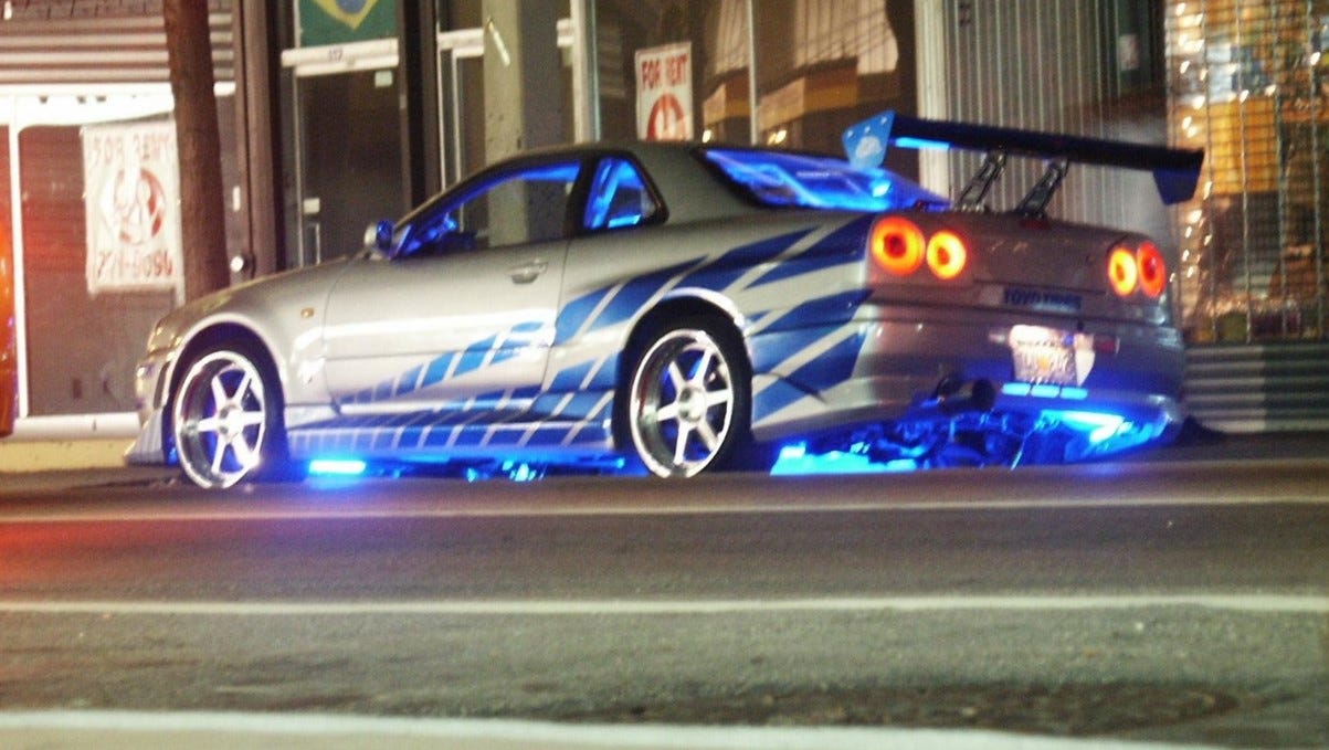 Download luxury Nissan GTR Wallpaper