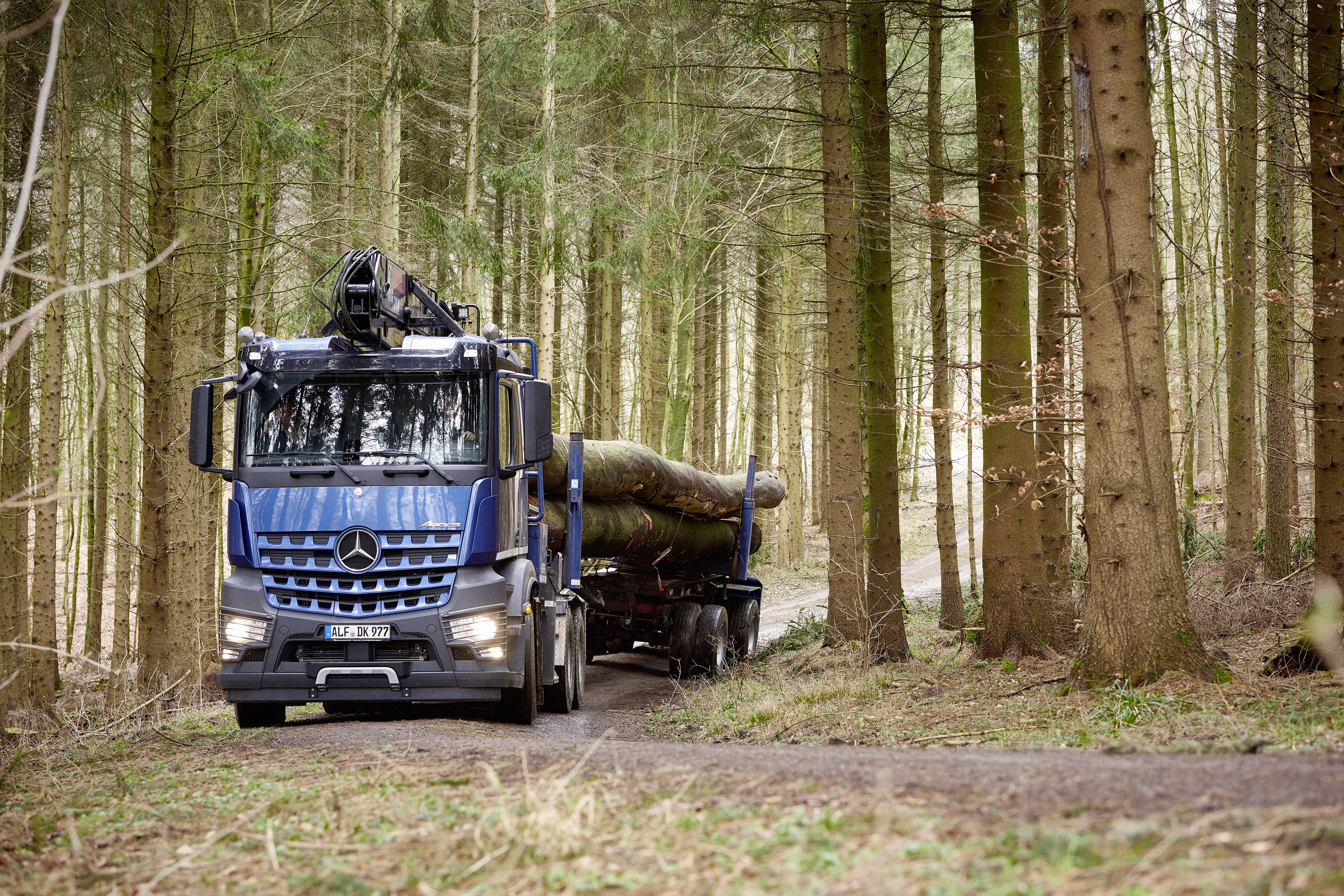 Mercedes Benz Truck HD Wallpaper: Power