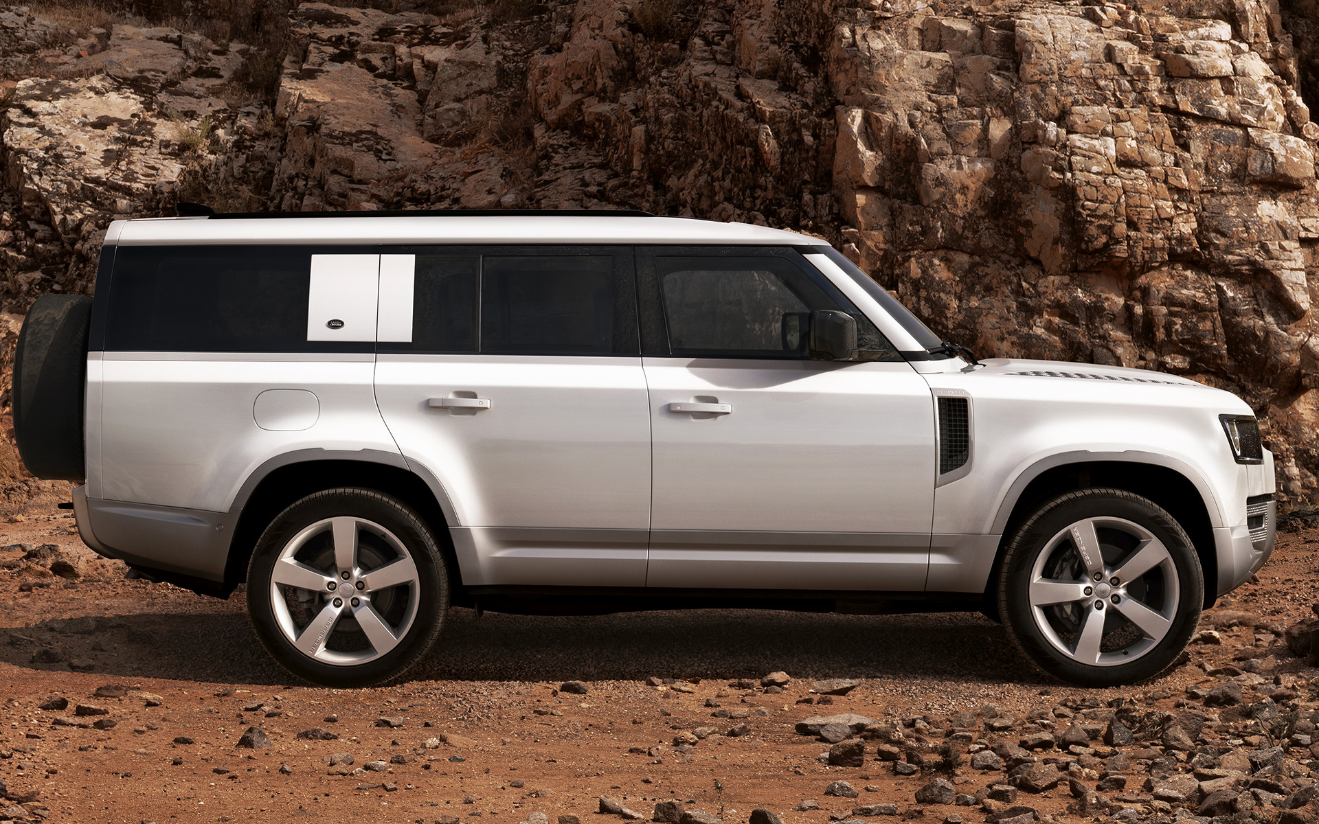 Land Rover Defender 130 First Edition