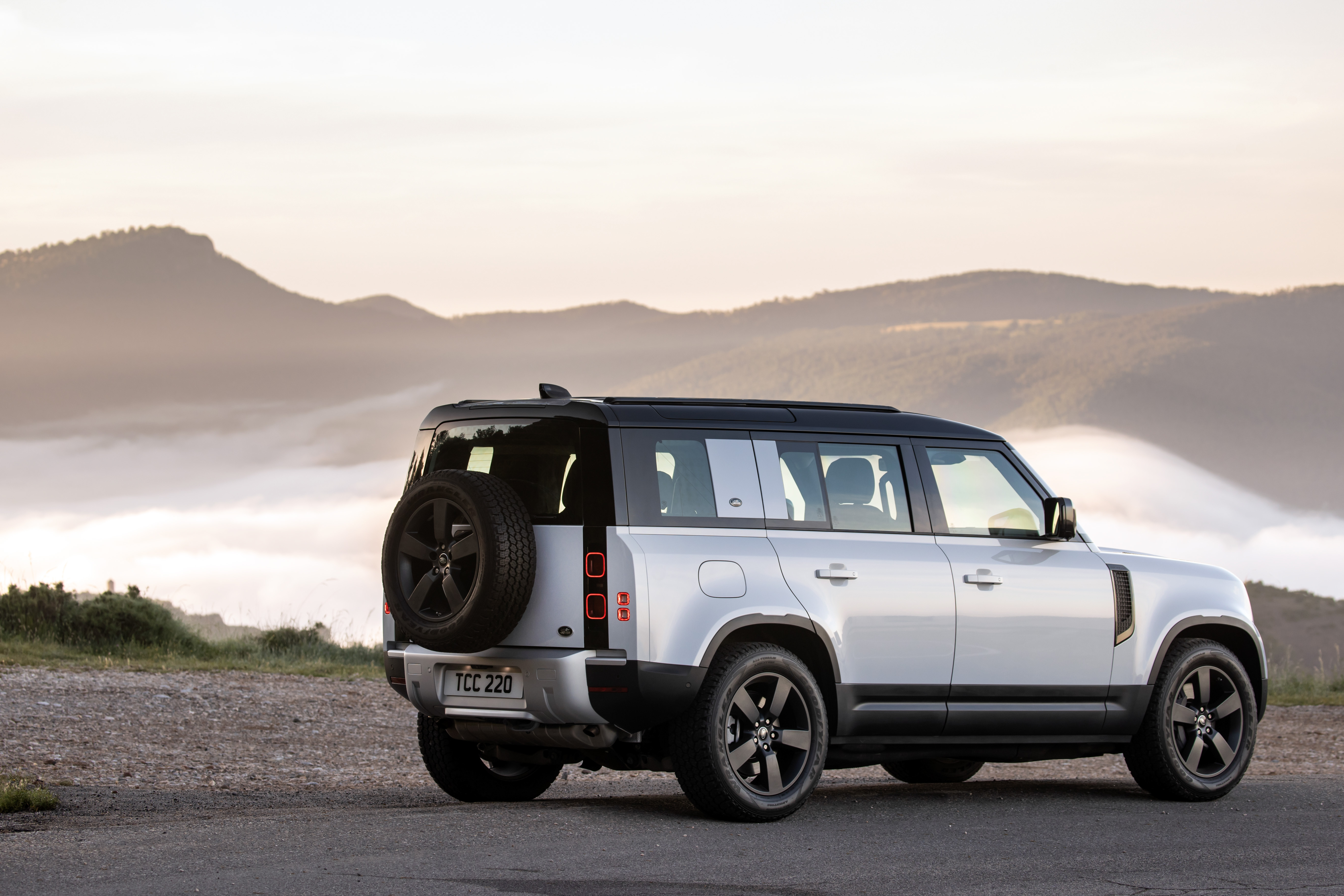 Land Rover Defender 110 P400e Urban Pack