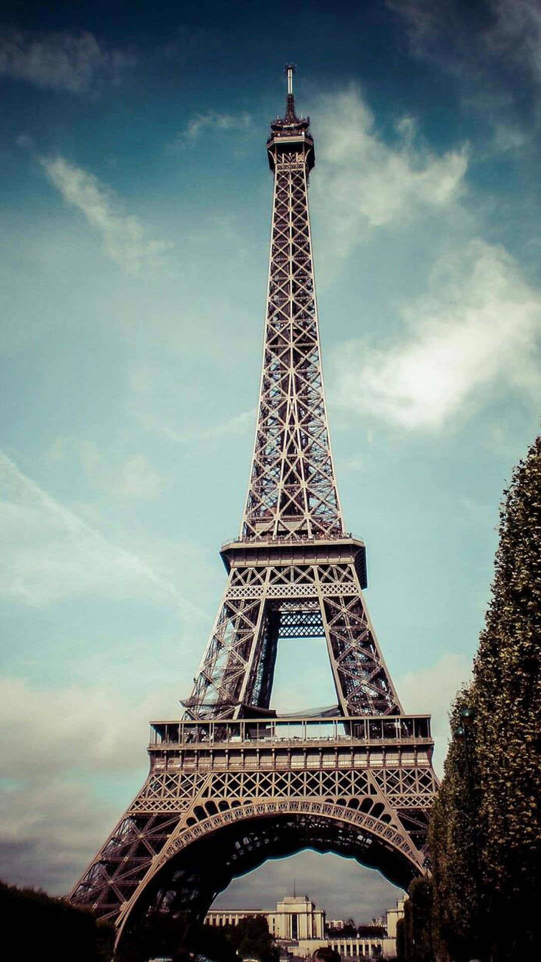 romantic stroll in Paris Wallpaper
