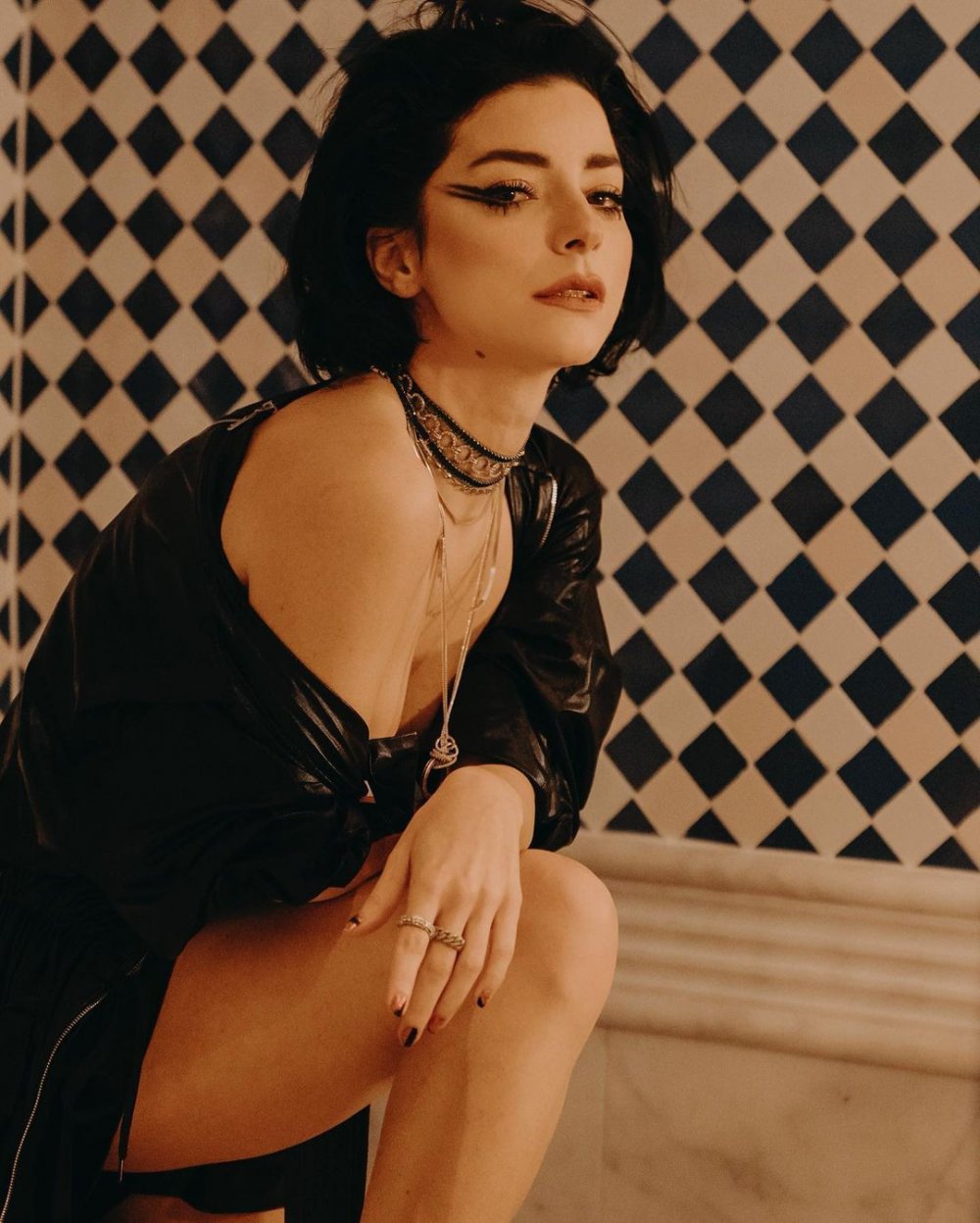 Merve Boluğur'un sütyensiz sımsıcak