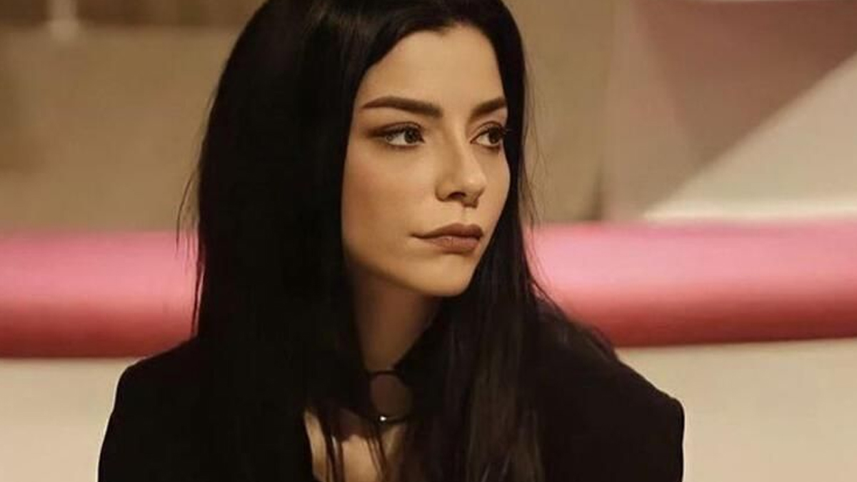 Merve Boluğur'dan kafa karıştıran