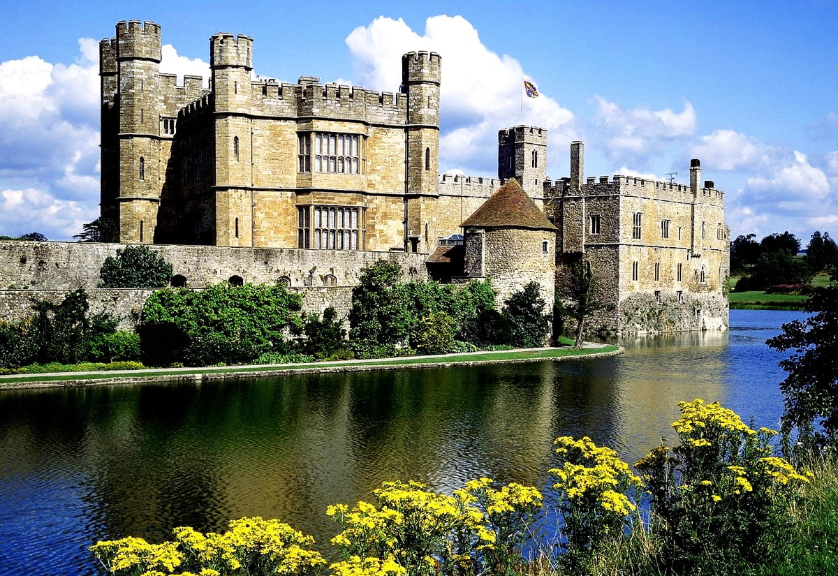 Water castle background HD