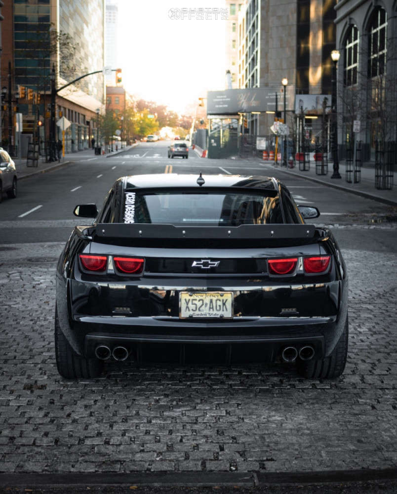 Chevrolet Camaro with 20x8.5 35