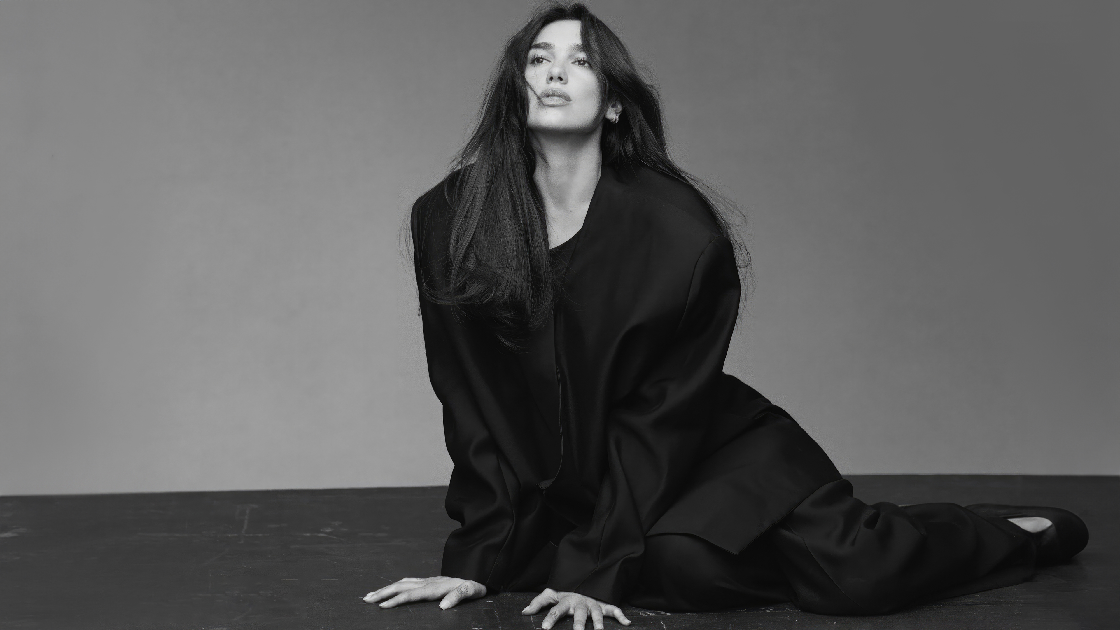 2024 Dua Lipa Rolling Stone Wallpaper