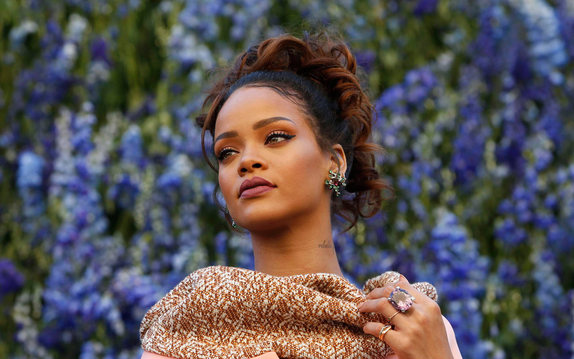 Rihanna HD Wallpaper