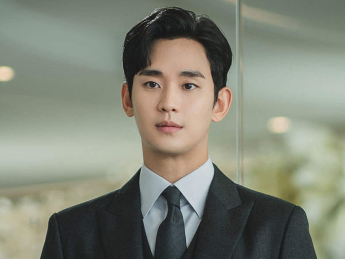 Kim Soo Hyun Plays An Ideal Husband