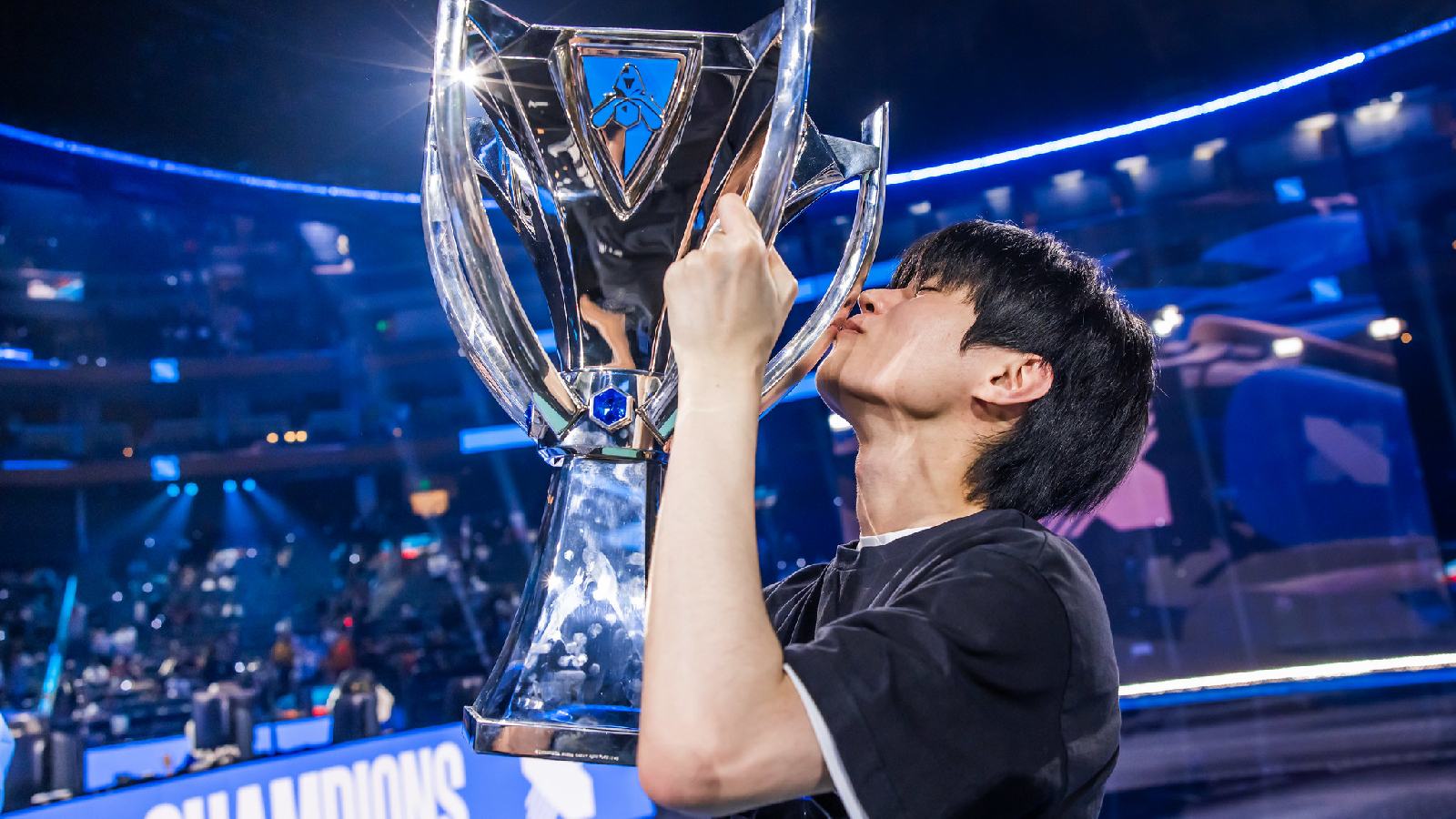 DWG KIA announce shock signing