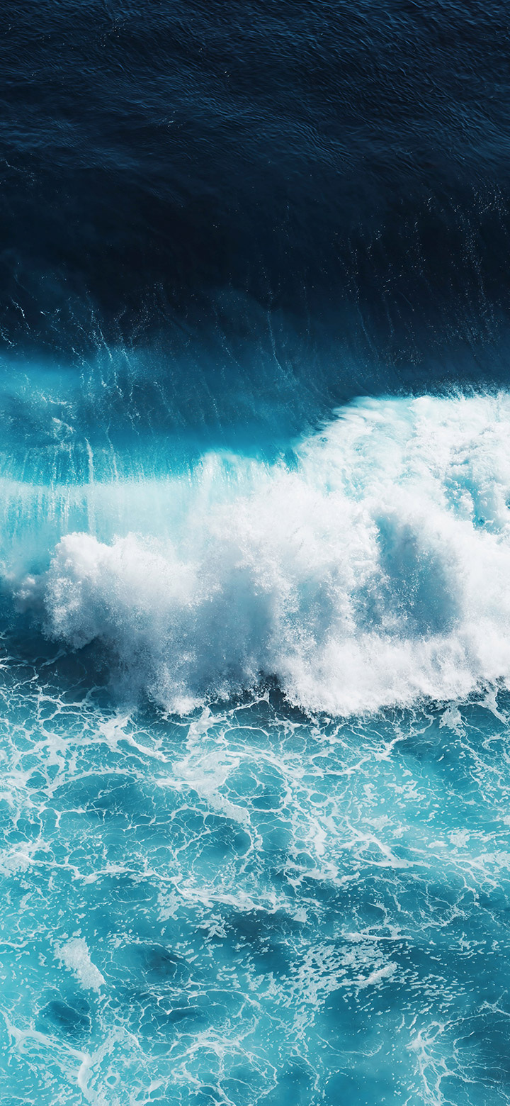 Big Wave In The Turquoise Sea 4K Phone