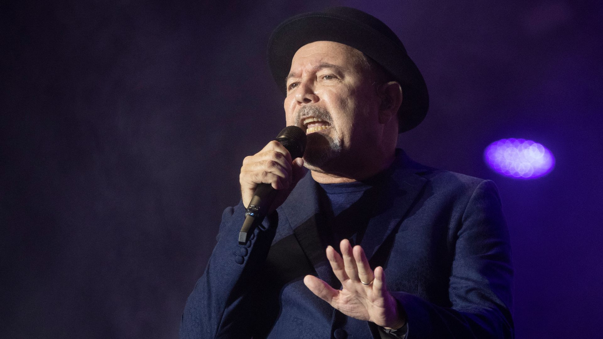 escritor de cuentos en forma de canciones