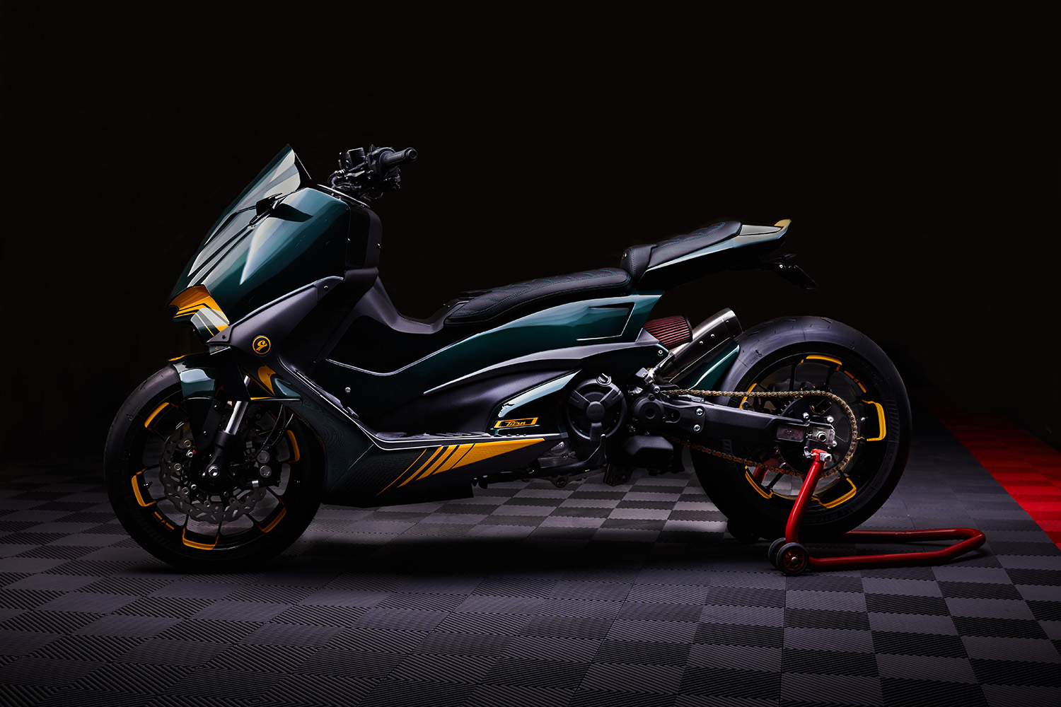 SUPER SCOOTER: Yamaha TMAX