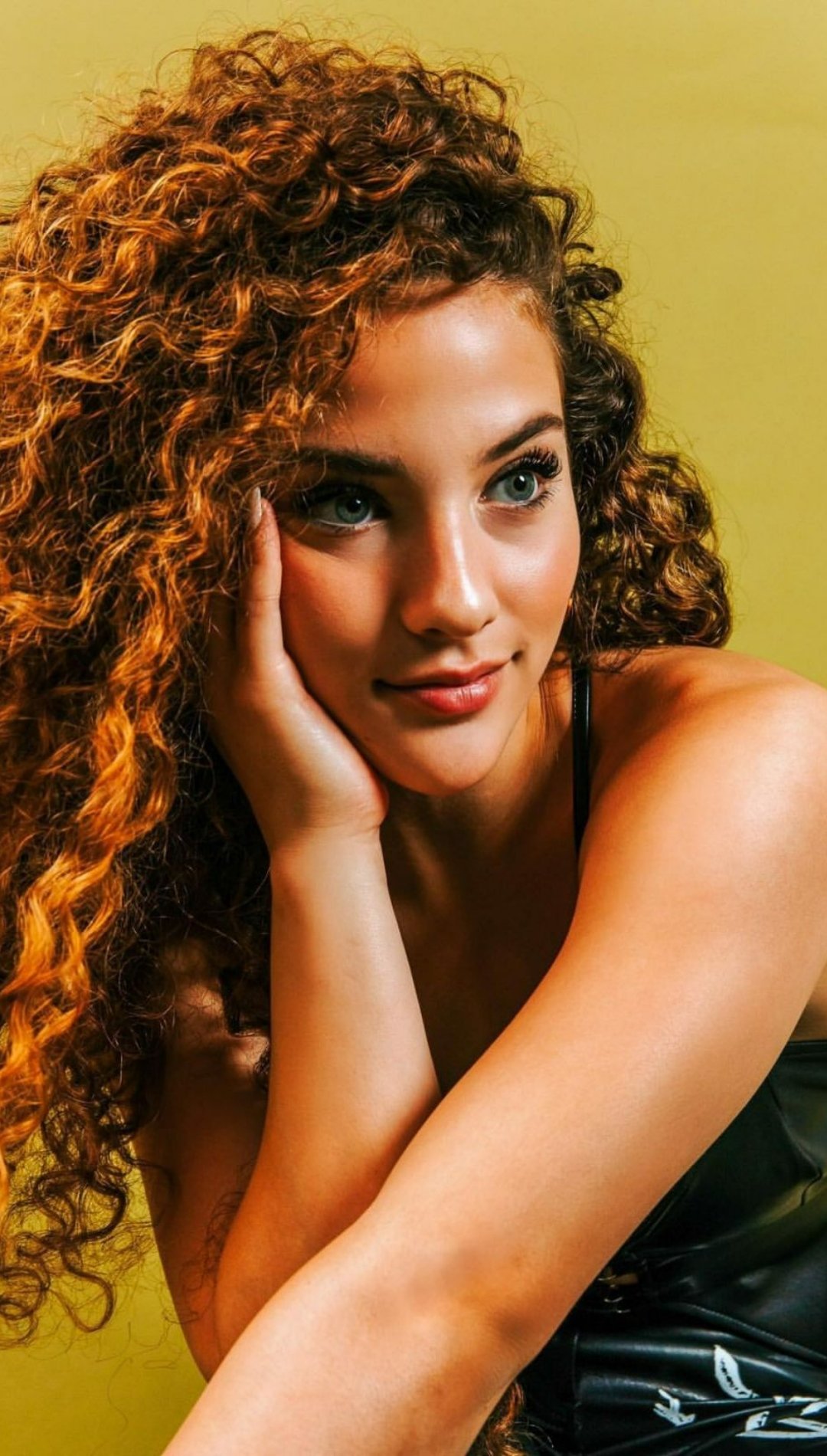 Sofie Dossi iPhone Wallpapers - Wallpaper Cave