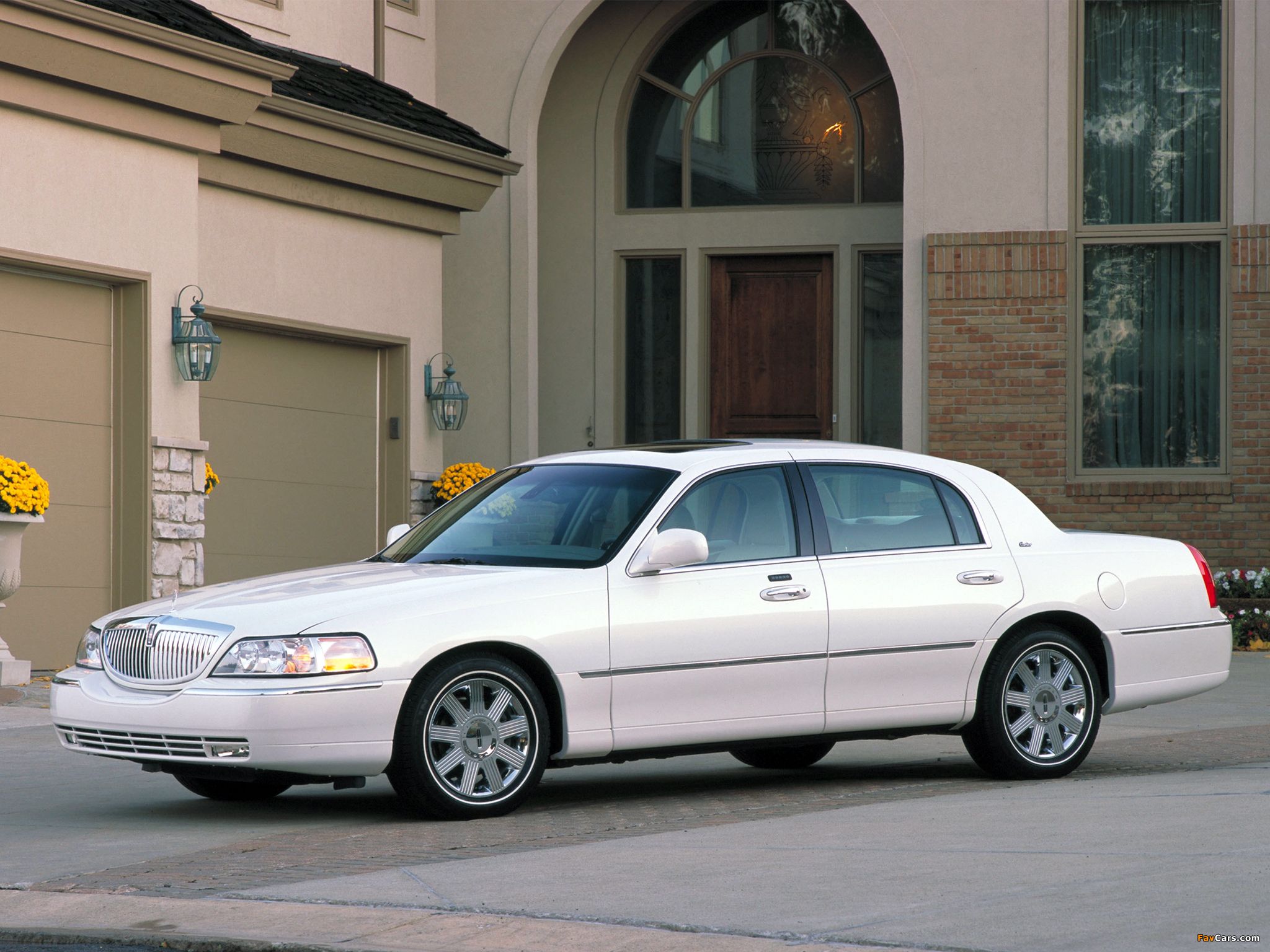 Wallpaper of Lincoln Town Car 2003–11