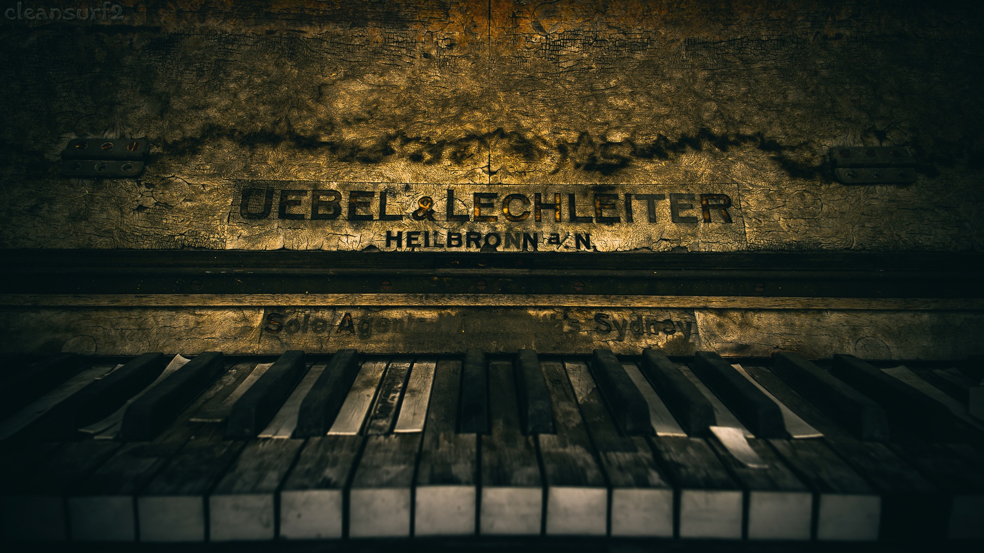 Wallpaper keys, piano, Old Piano