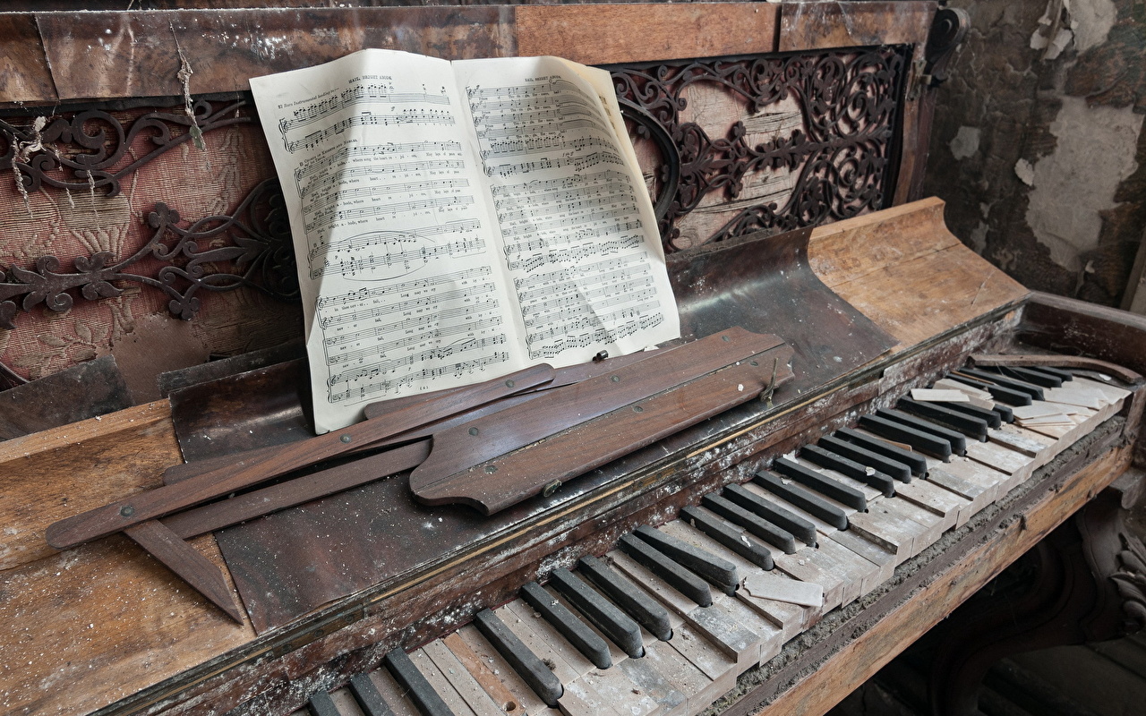 image Piano vintage Old