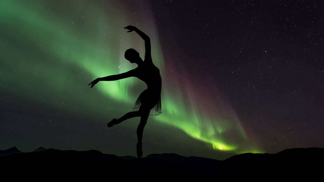 Download wallpaper 1366x768 ballerina