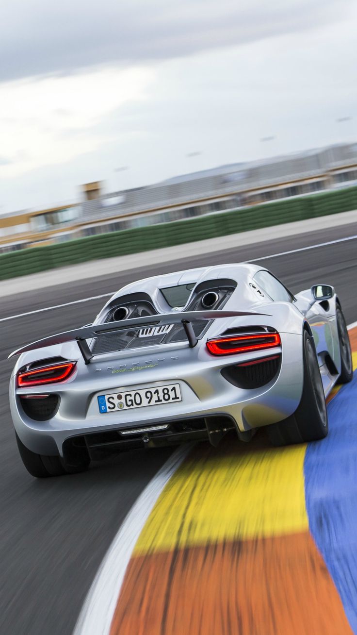 Porsche 918 Spyder wallpaper 13