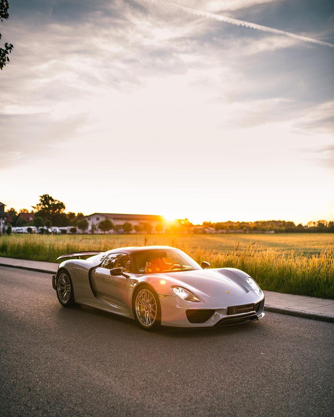Porsche 918 Spyder [1080x1350]
