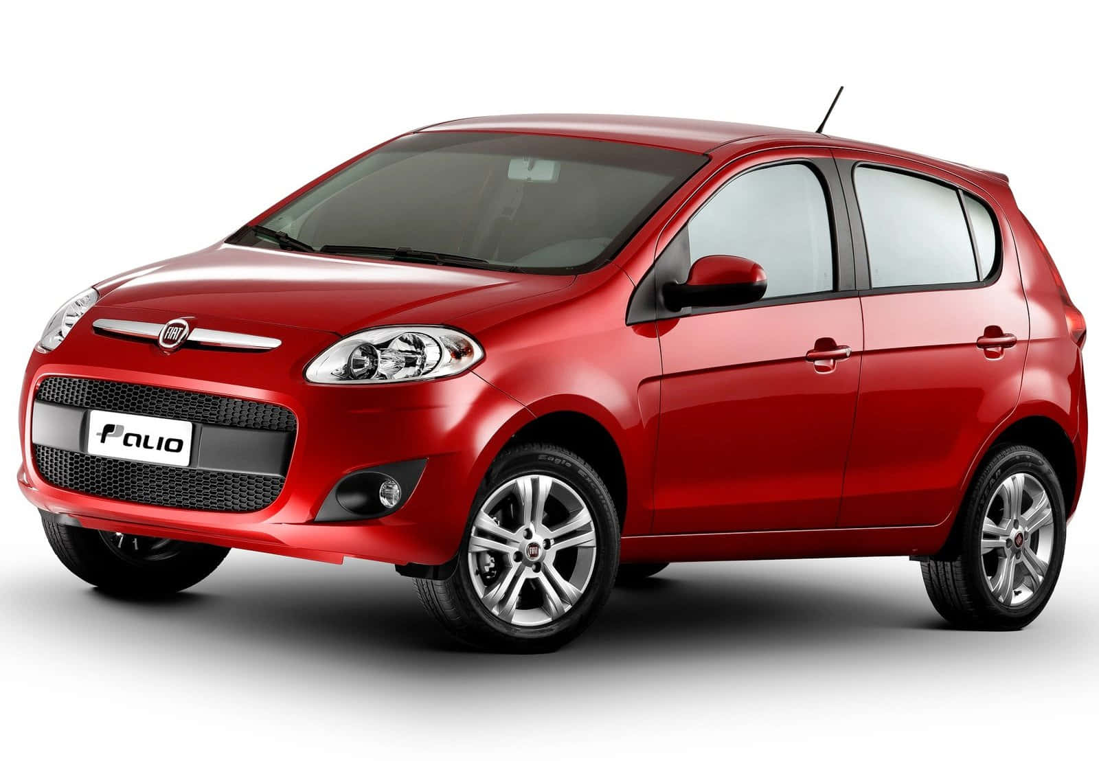 Download Sleek Red Fiat Palio in Action