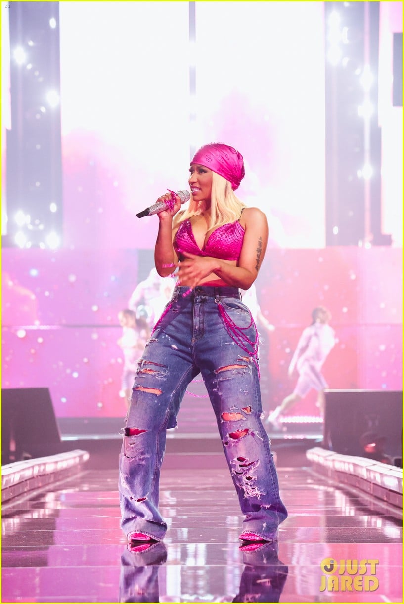 Nicki Minaj PF2 Tour Wallpapers - Wallpaper Cave