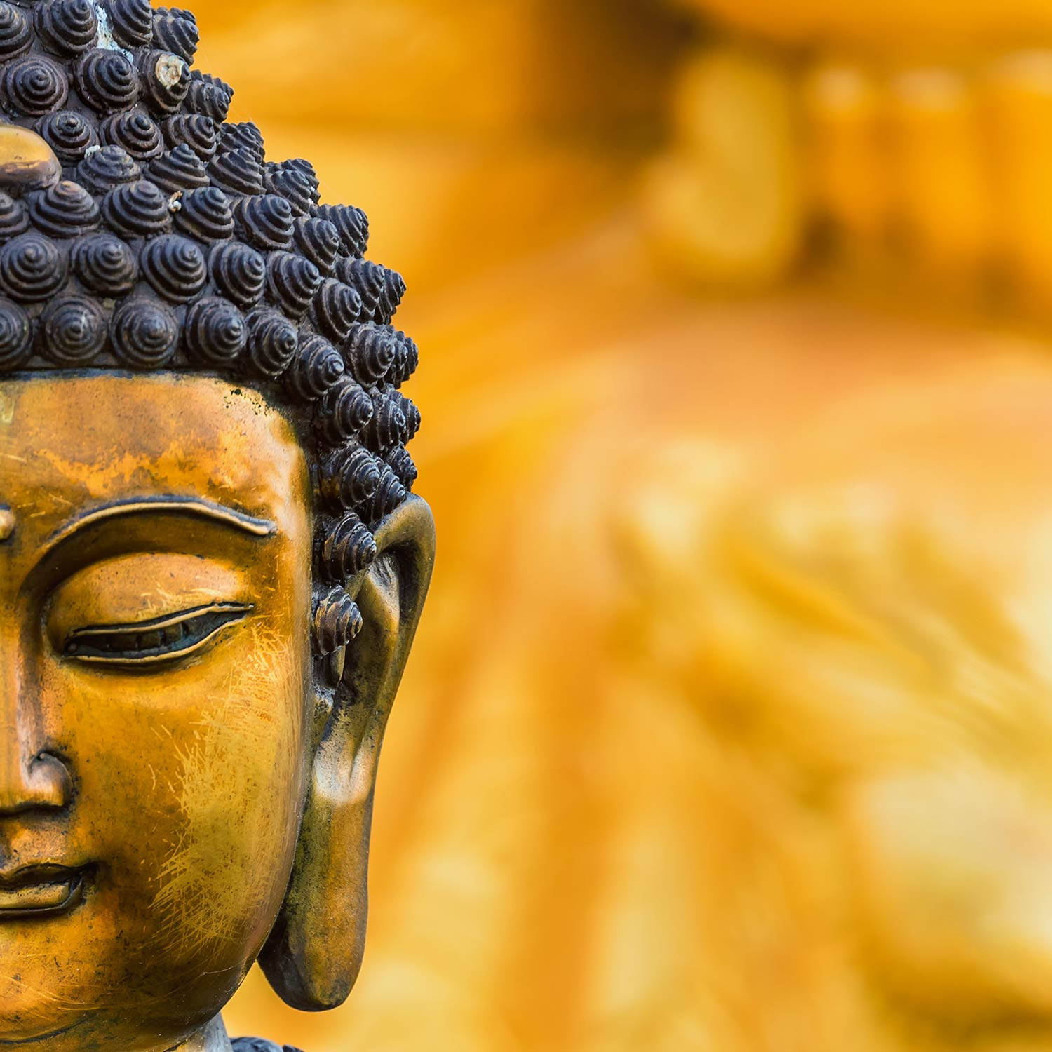 golden Buddha statue Wallpaper
