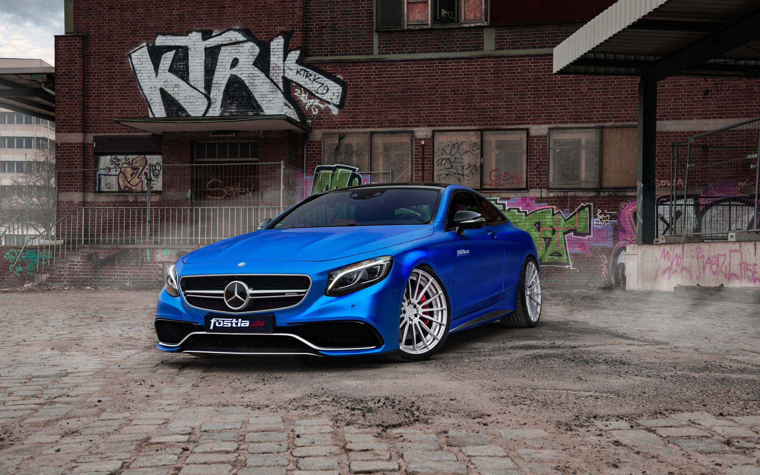 Download Mercedes Benz S63 Amg