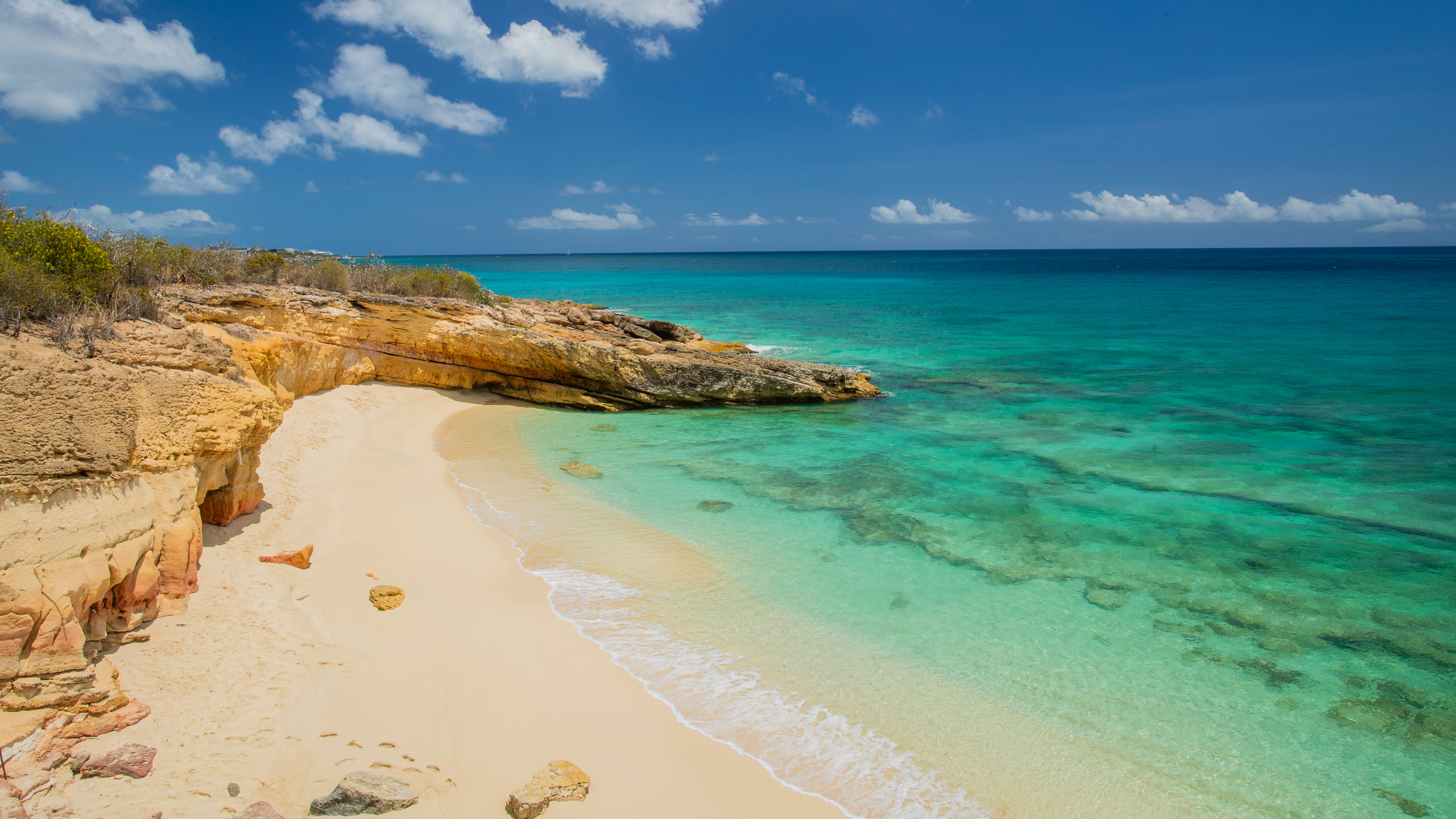 Travel Guide for Lowlands, Sint Maarten