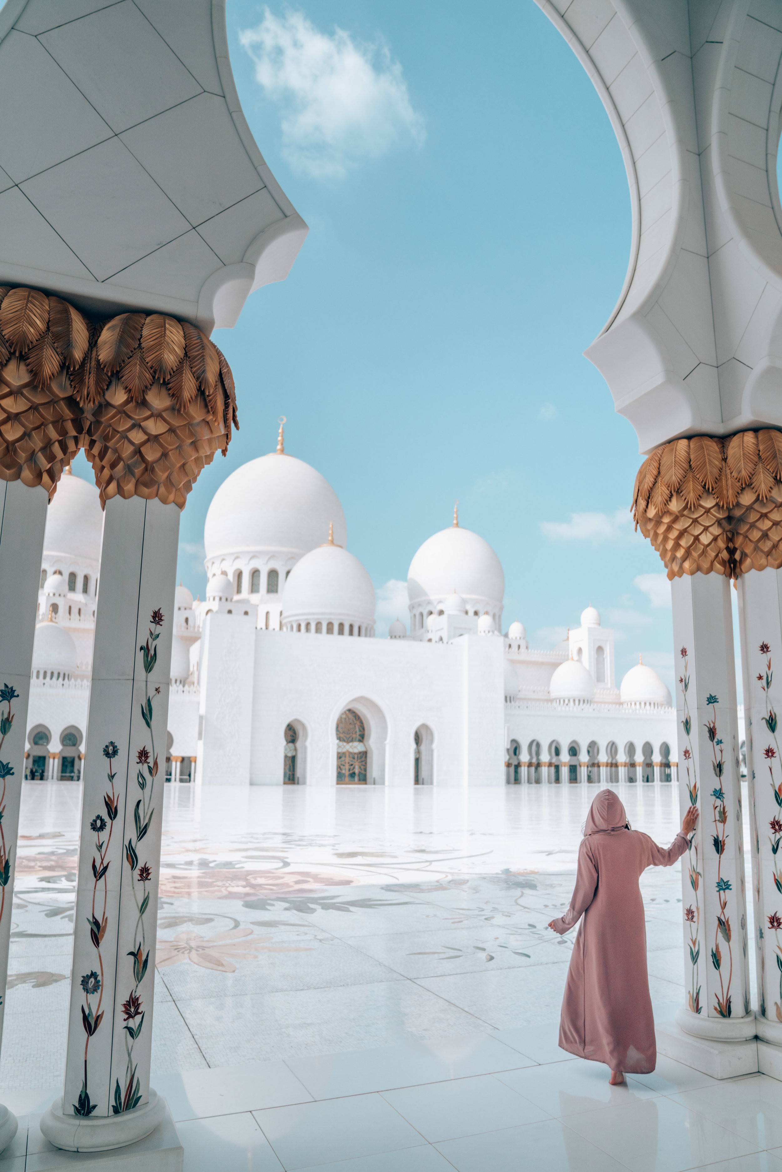 SHEIKH ZAYED MOSQUE IN ABU DHABI