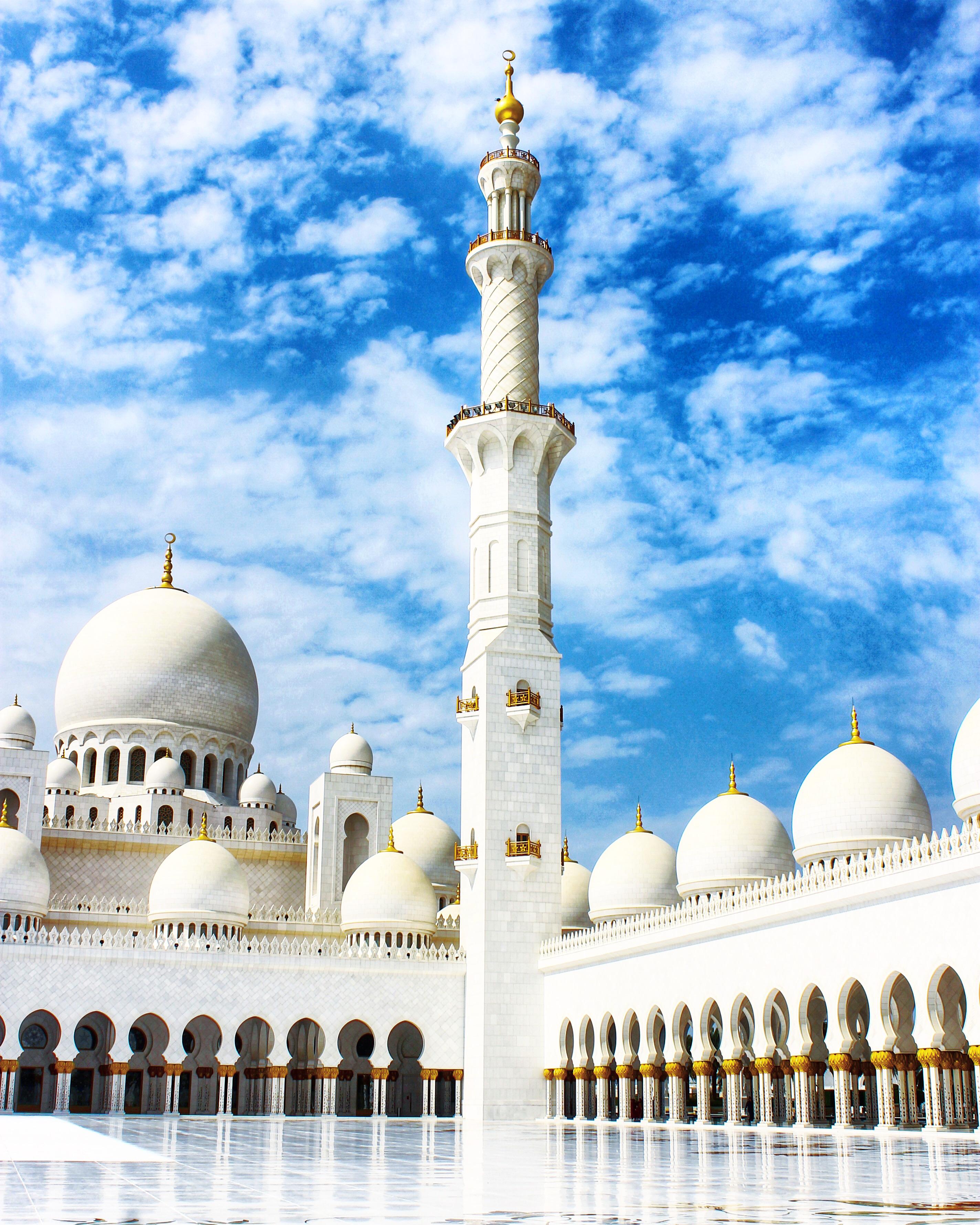 Sheikh Zayed Grand Mosque in Abu Dhabi