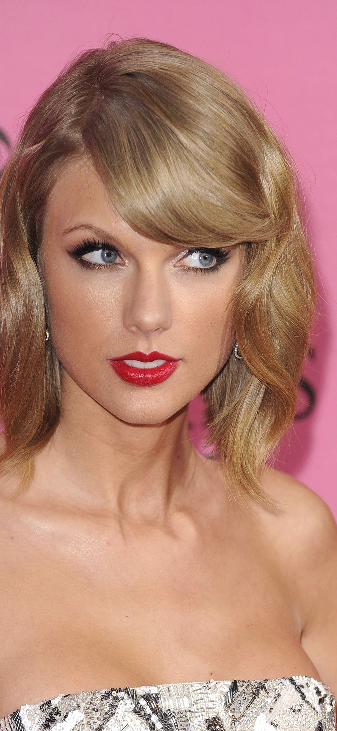 Taylor Swift Girl Pink Blonde