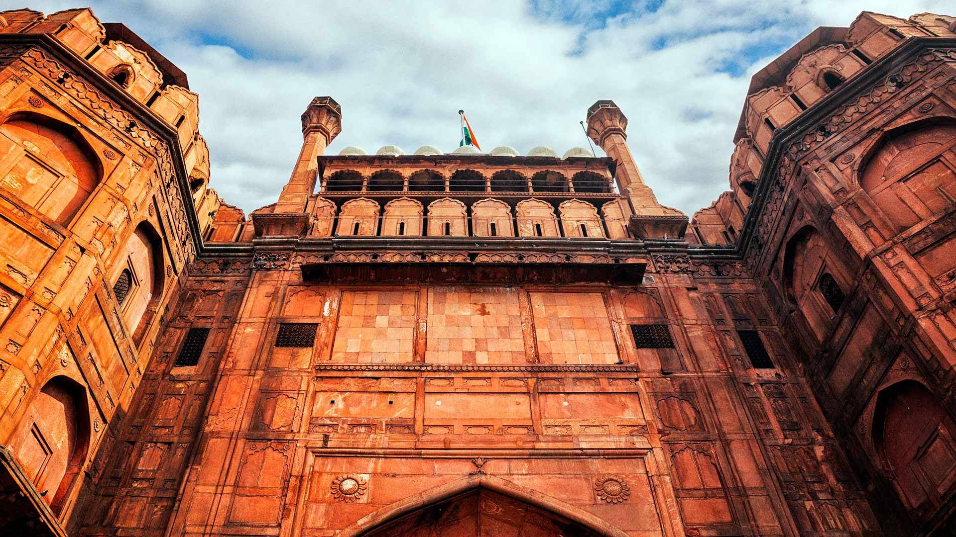 Download Vibrant Lahore Fort Wallpaper