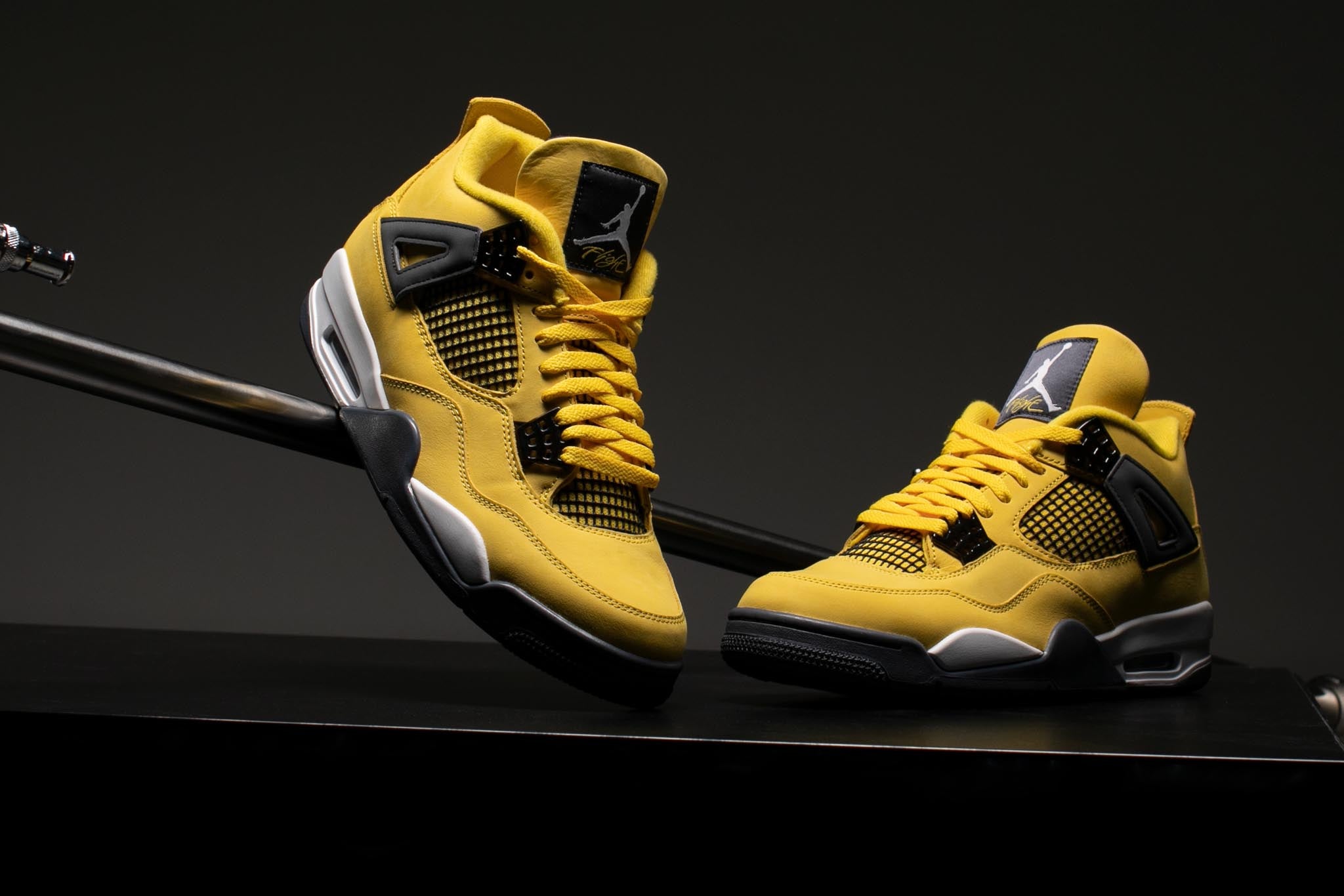 AIR JORDAN 4 RETRO 'LIGHTNING'