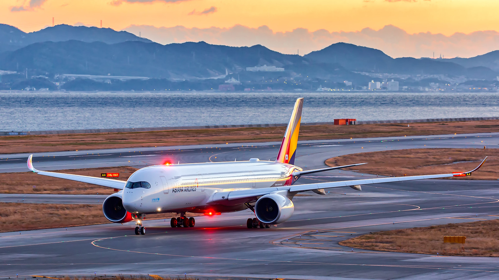 Asiana Airlines Airbus A350 900 HL8078. Kansai Intl Airport