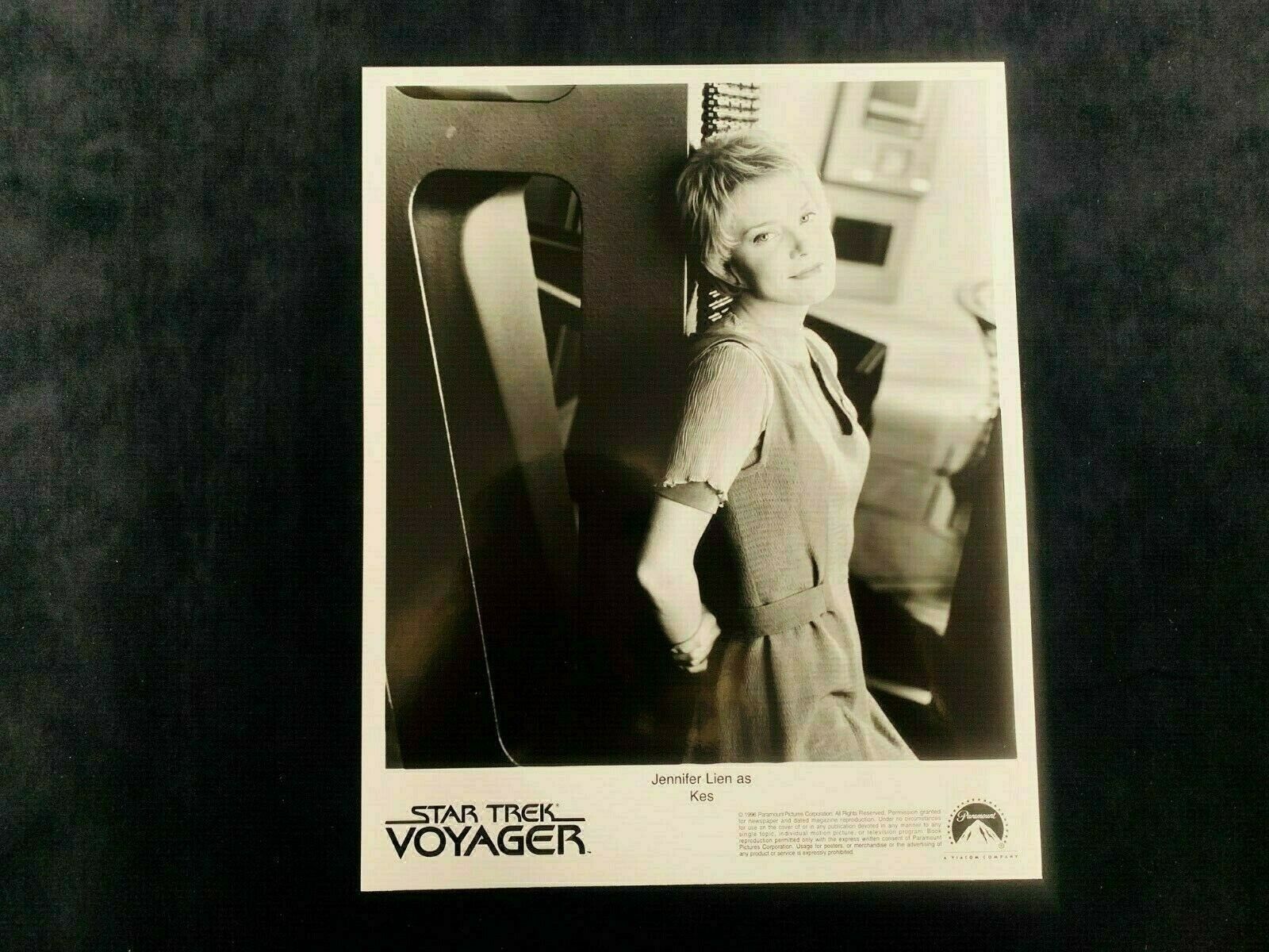Star Trek Voyager 8x10 B&W Photo