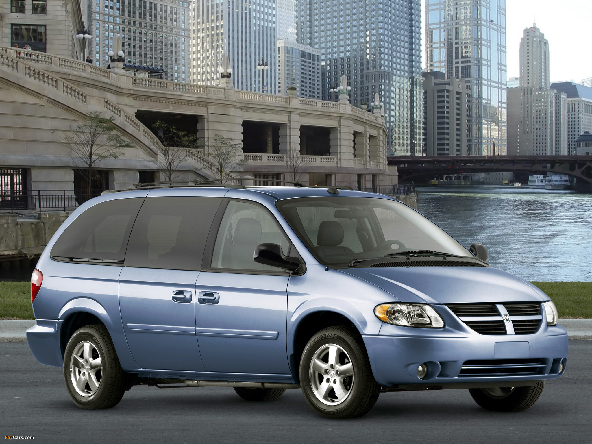 Dodge Grand Caravan 2004–07 wallpaper