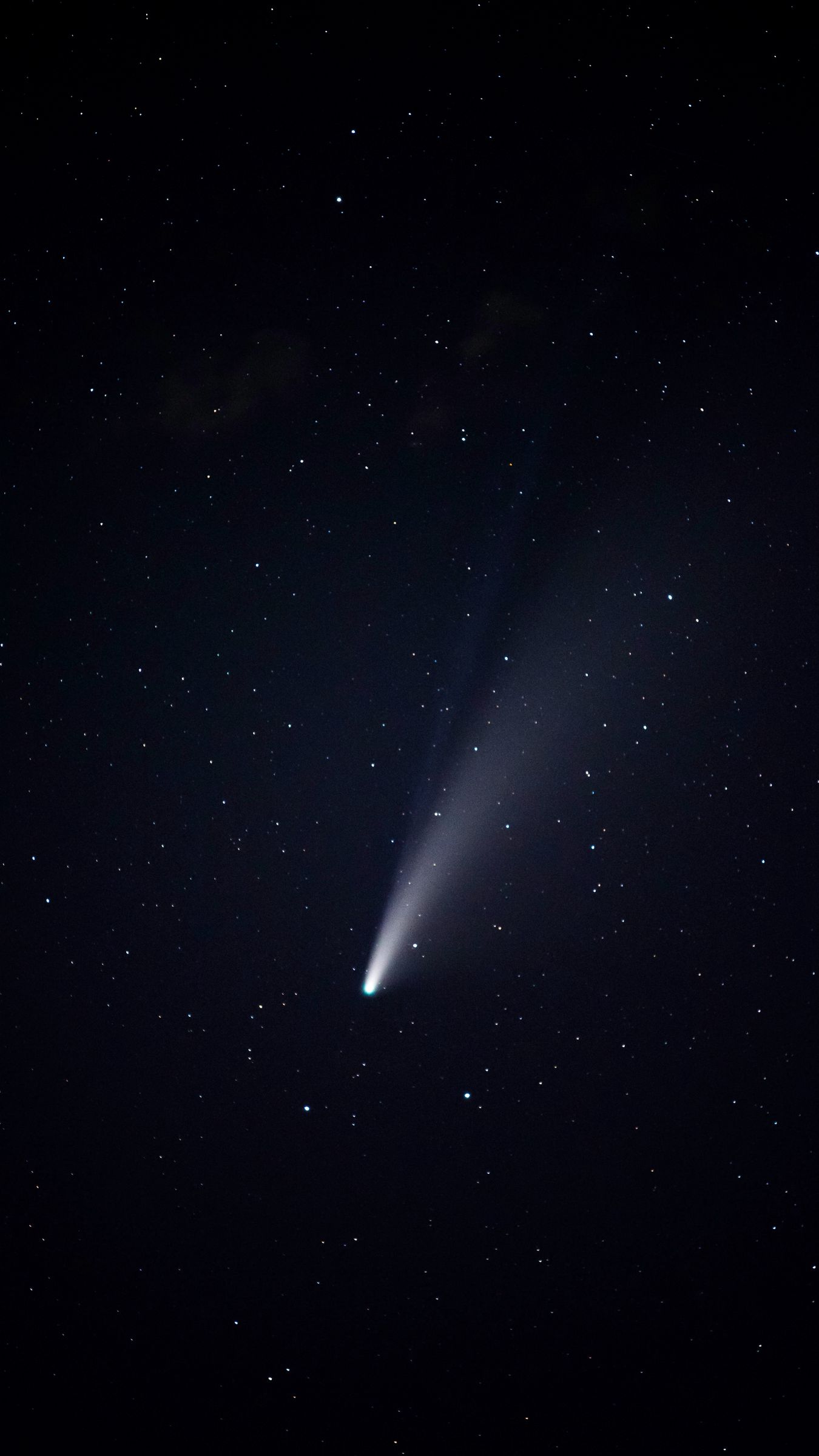 Download wallpaper 1350x2400 comet