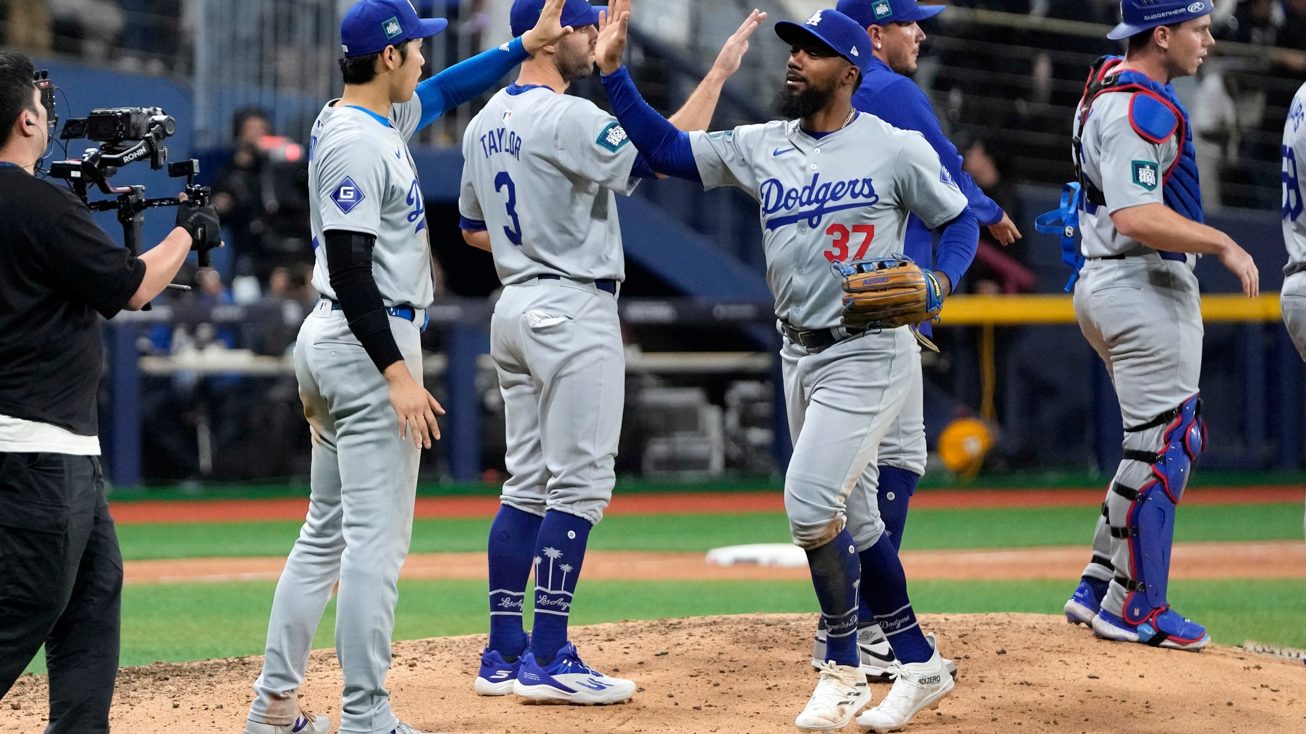 Ohtani And Dodgers Rally To Beat Padres 5 2 In Season Opener, First MLB Game In South Korea