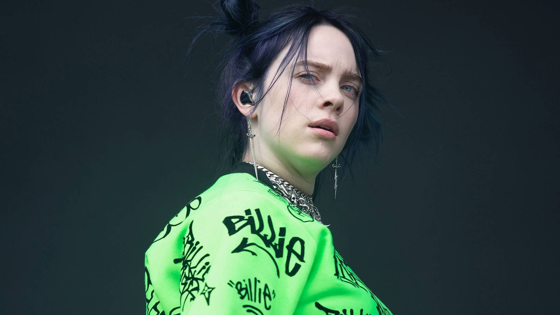 Singer Billie Eilish Desktop Wallpaper