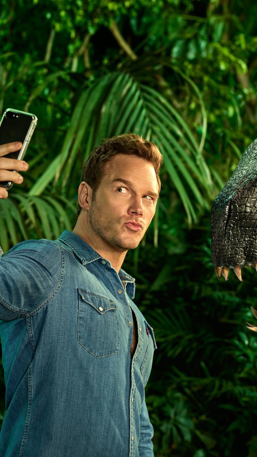 Download Selfie Dinosaur Chris Pratt