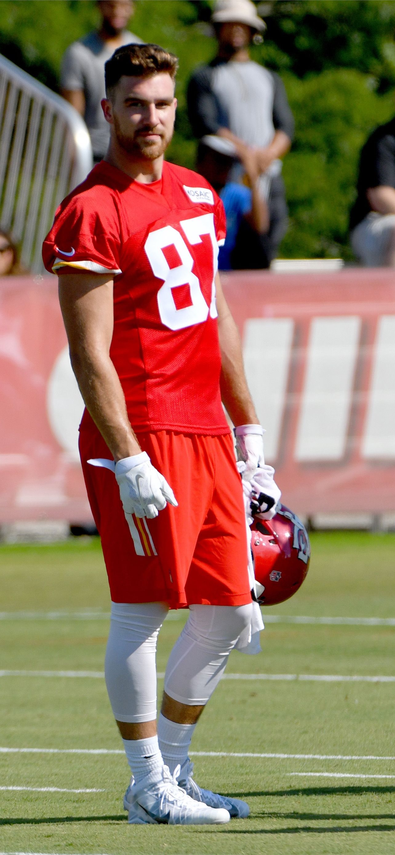 Best Travis kelce iPhone HD Wallpaper