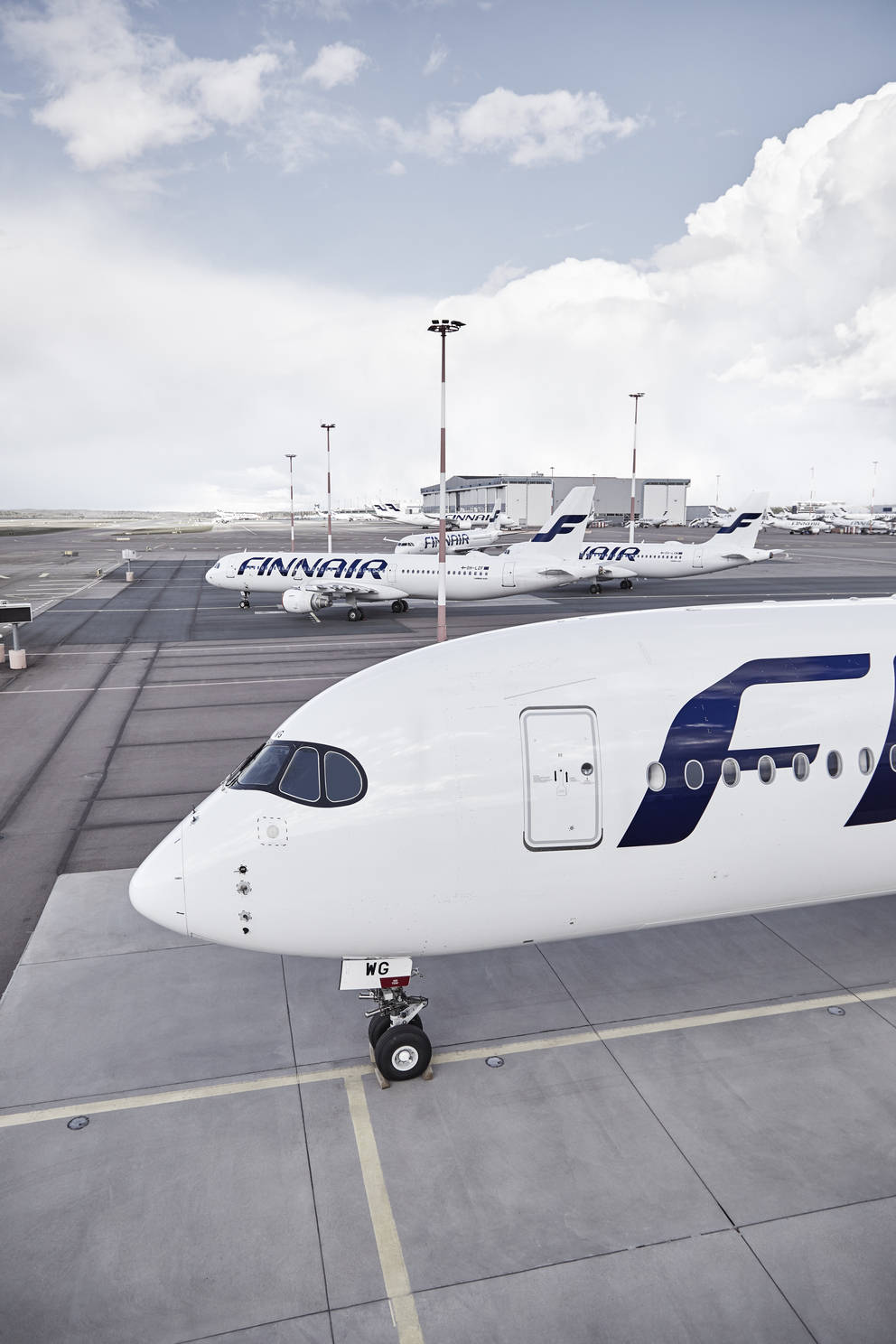 Download Service Door Finnair Wallpaper