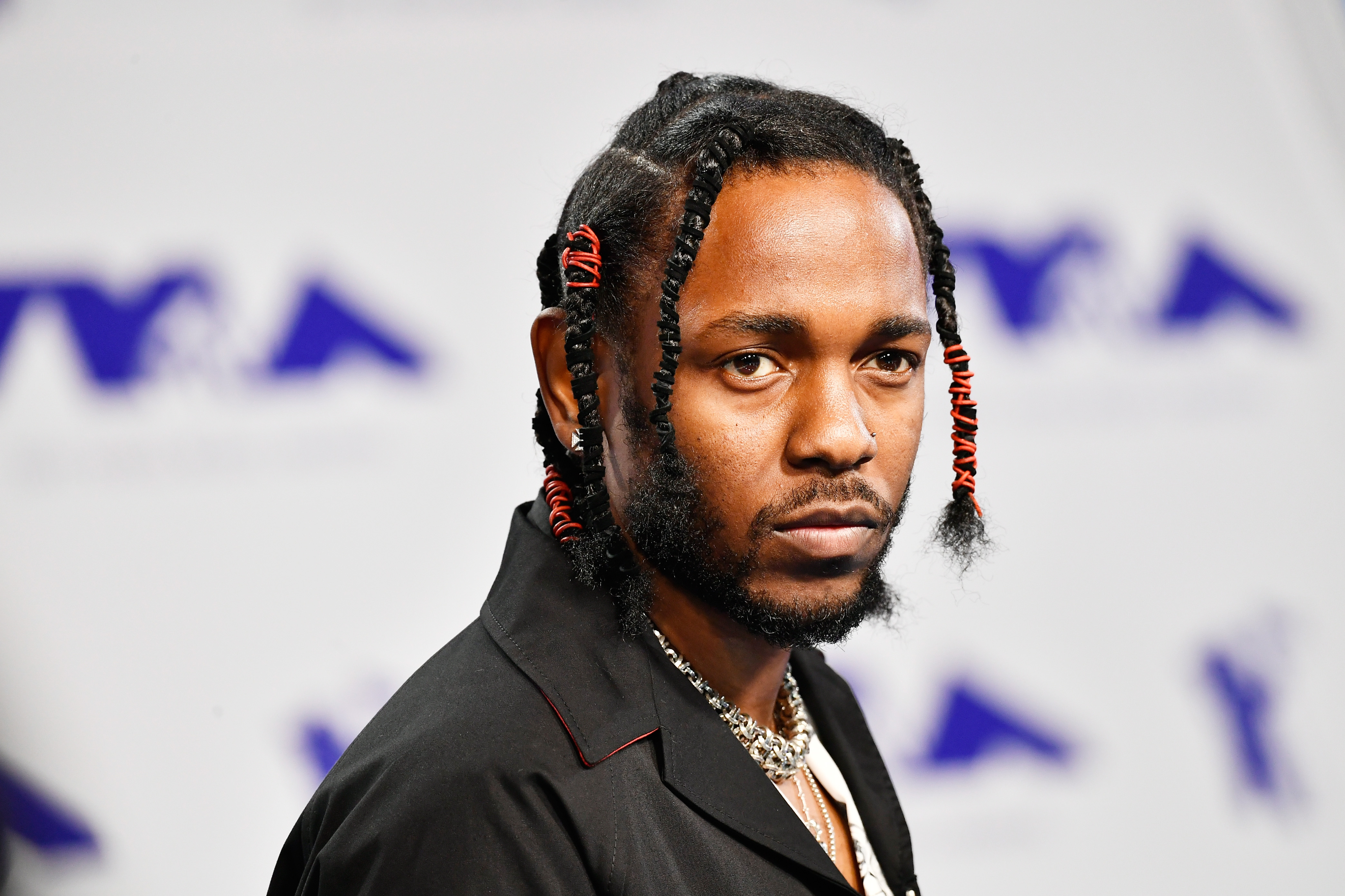 Kendrick Lamar fans lose it as rapper