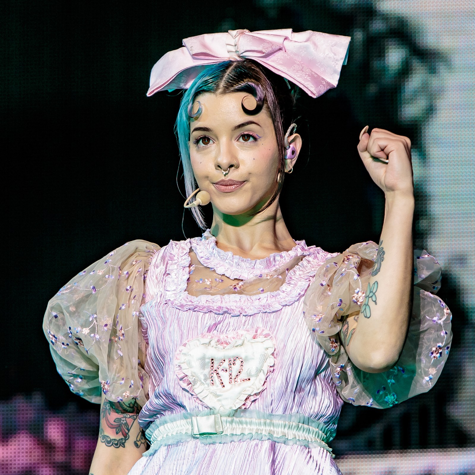 Melanie Martinez Mic Cuts Out During