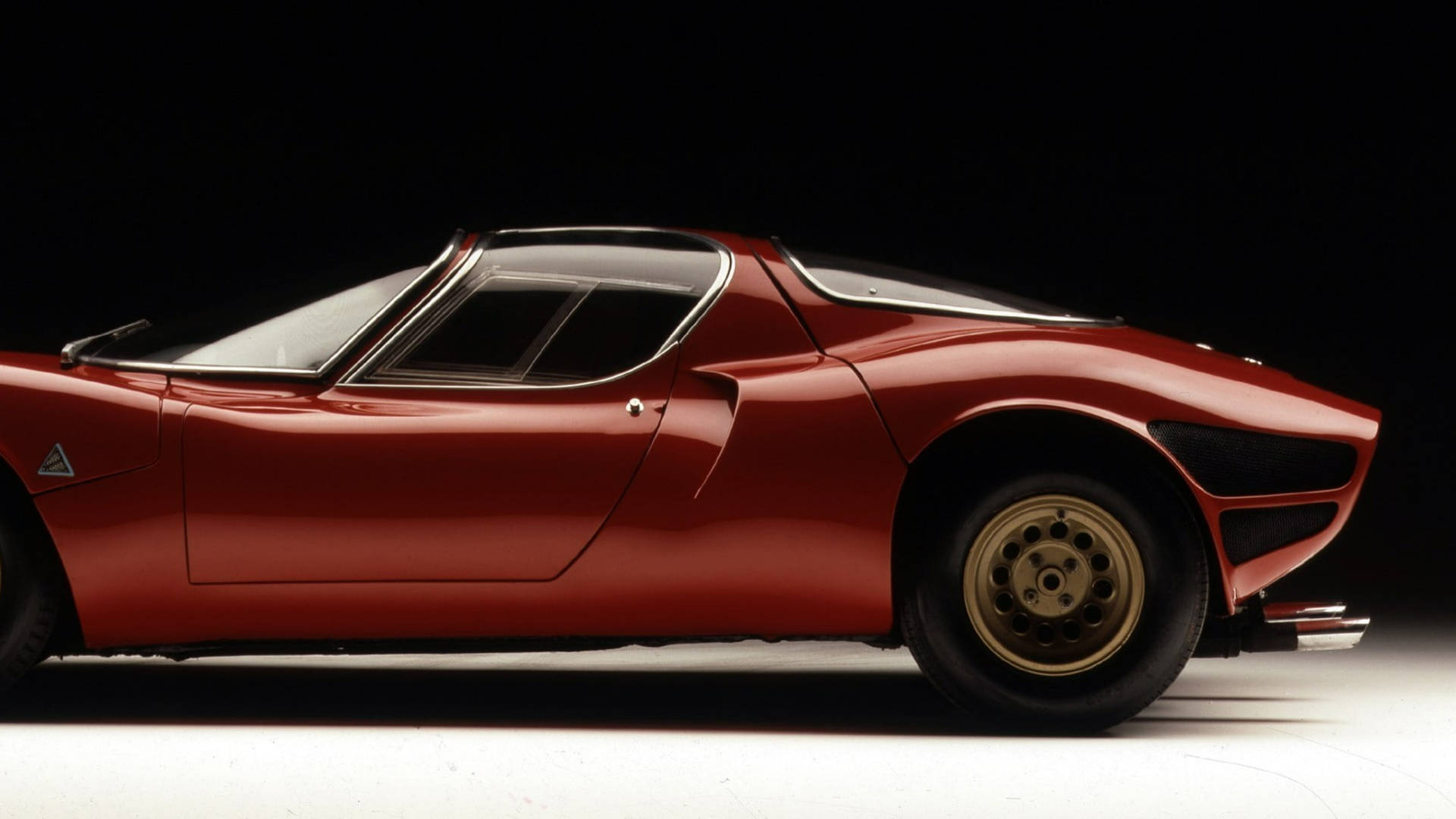 Download free Alfa Romeo 33 Stradale