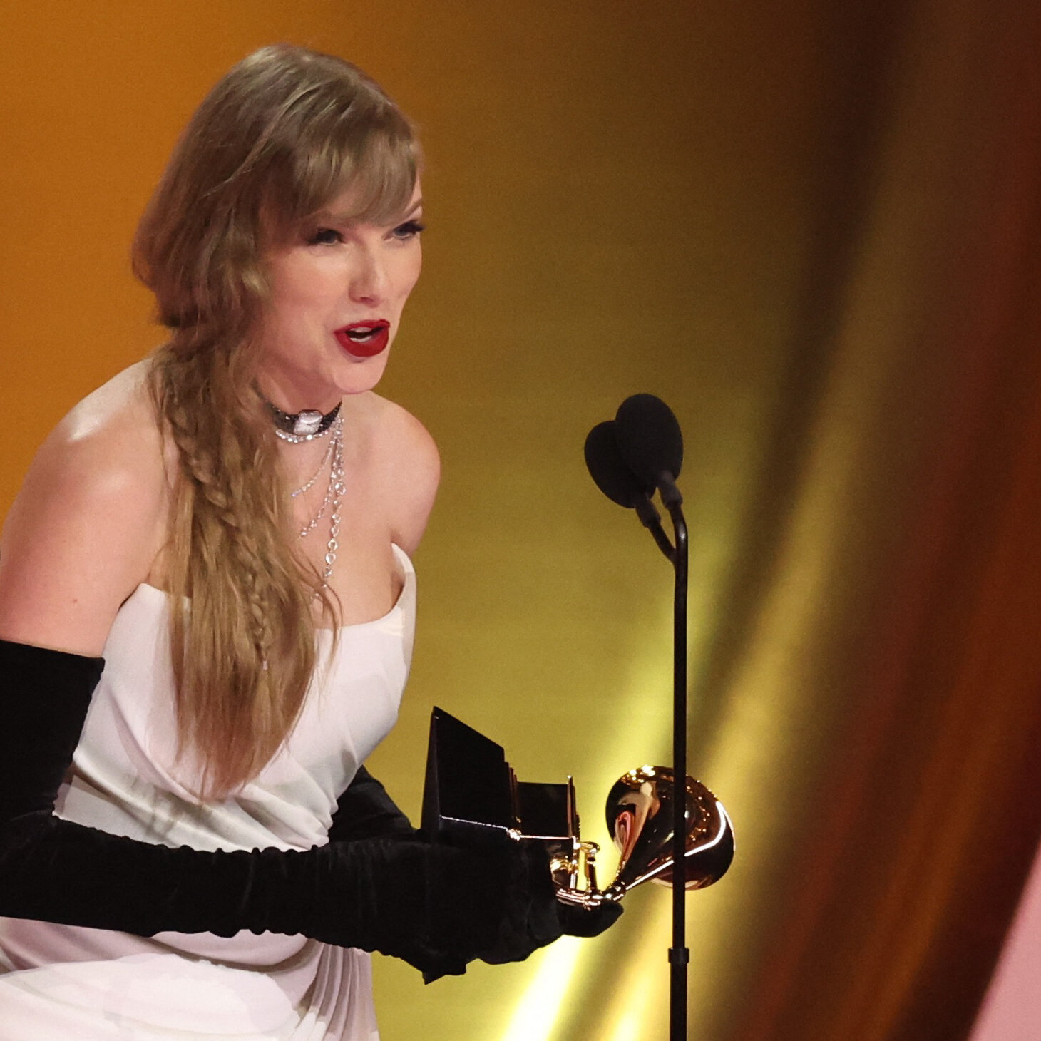 Taylor Swift Announces New Album, 'The